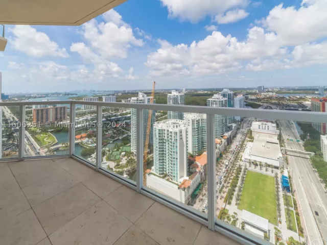 2-bedroom condo for rent in Sunny Isles Beach - 16699 Collins Ave(avlbnow) 3707 - MondialRealty