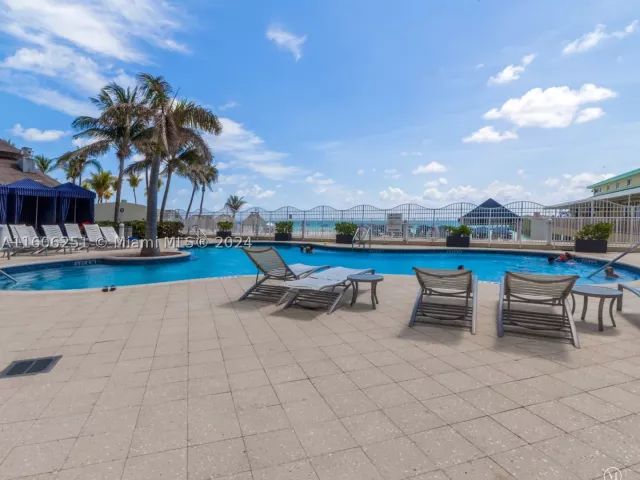 2-bedroom condo for rent in Sunny Isles Beach - 16699 Collins Ave(avlbnow) 3707 - MondialRealty