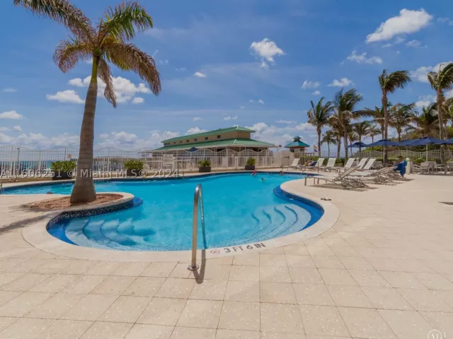 2-bedroom condo for rent in Sunny Isles Beach - 16699 Collins Ave(avlbnow) 3707 - MondialRealty