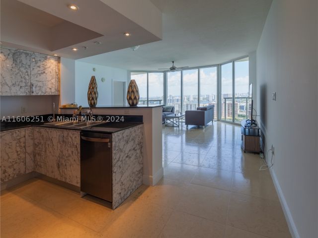 2-bedroom condo for rent in Sunny Isles Beach - 16699 Collins Ave(avlbnow) 3707 - MondialRealty