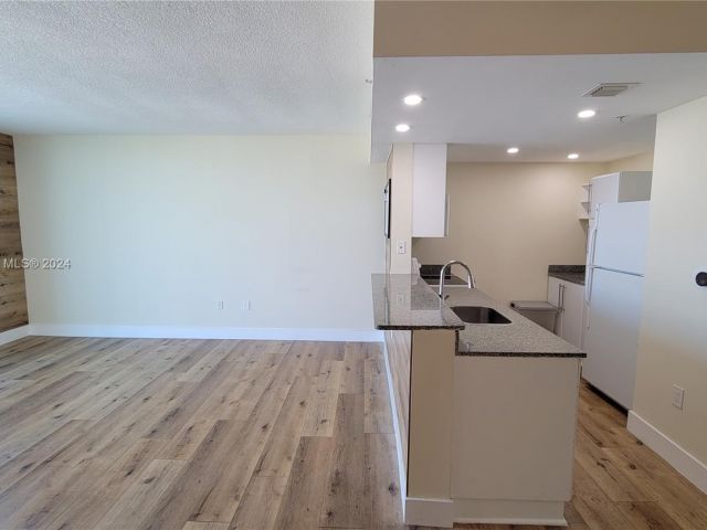 Apartment for sale  Unit #901 - photo 5627817