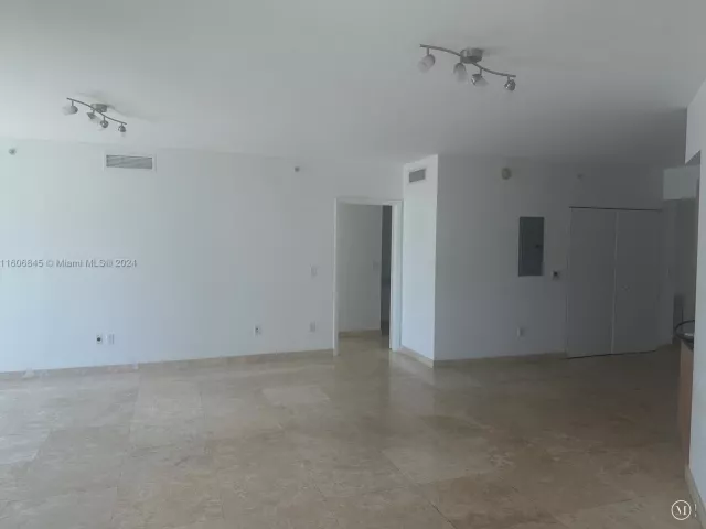 3-bedroom condo for sale in Miami - 350 S Miami Ave 2302 - MondialRealty