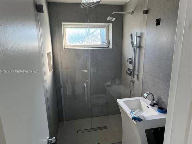 Home for rent at 110 NW 120 Ter 0 - photo 5536784