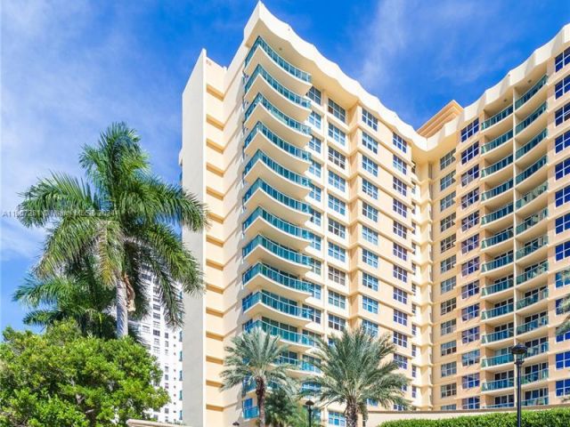 Apartment for rent  Unit #303 - photo 5634024