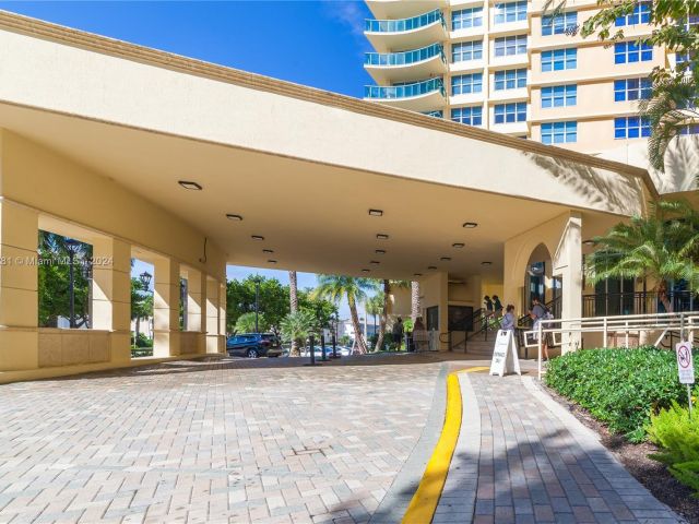 Apartment for rent  Unit #303 - photo 5634026