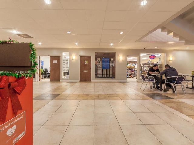 Apartment for rent  Unit #303 - photo 5634027