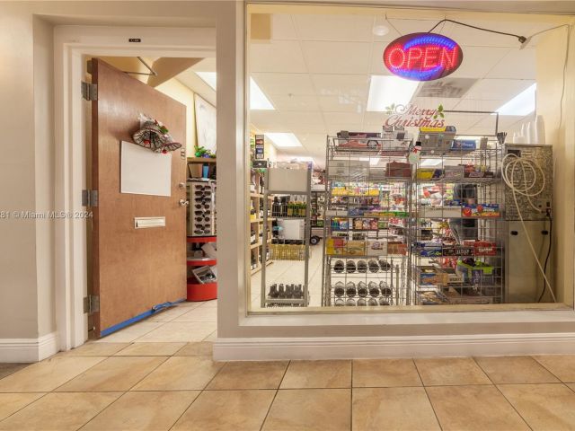 Apartment for rent  Unit #303 - photo 5634029