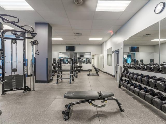 Apartment for rent  Unit #303 - photo 5634031