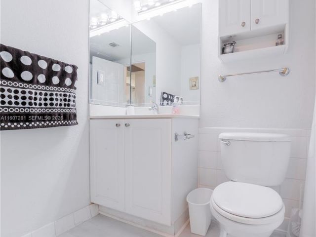 condo for rent in Hollywood - 2501 S Ocean Dr (avlb 6/21/26) 303 - MondialRealty