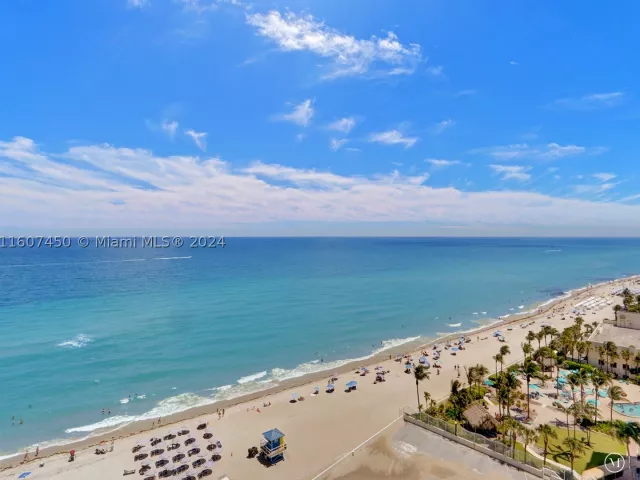 2-bedroom condo for rent in Hollywood - 3725 S OCEAN DR 1506 - MondialRealty