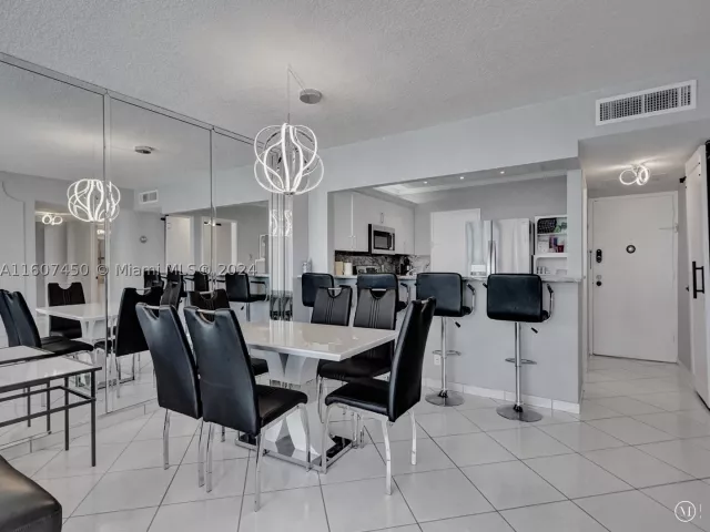2-bedroom condo for rent in Hollywood - 3725 S OCEAN DR 1506 - MondialRealty