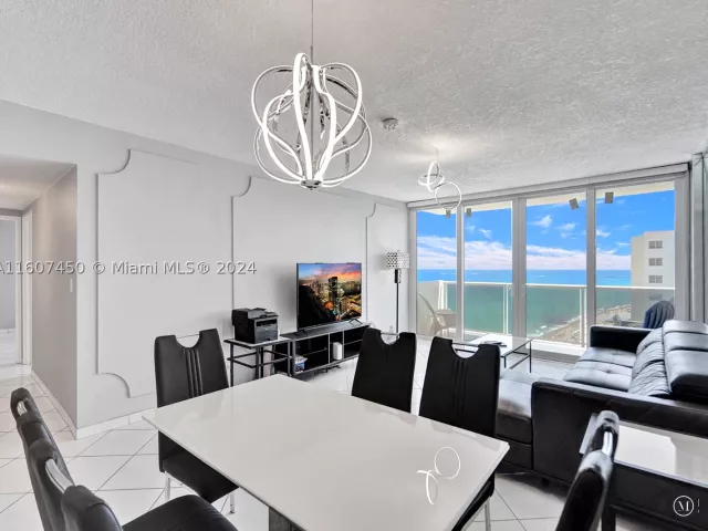 2-bedroom condo for rent in Hollywood - 3725 S OCEAN DR 1506 - MondialRealty