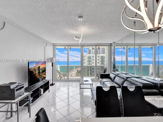 2-bedroom condo for rent in Hollywood - 3725 S OCEAN DR 1506 - MondialRealty