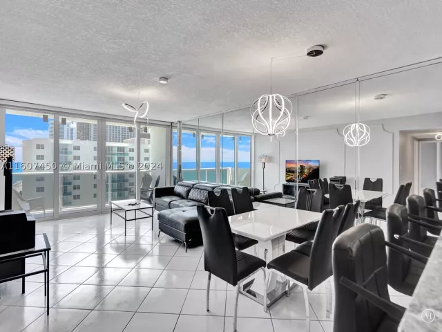 2-bedroom condo for rent in Hollywood - 3725 S OCEAN DR 1506 - MondialRealty