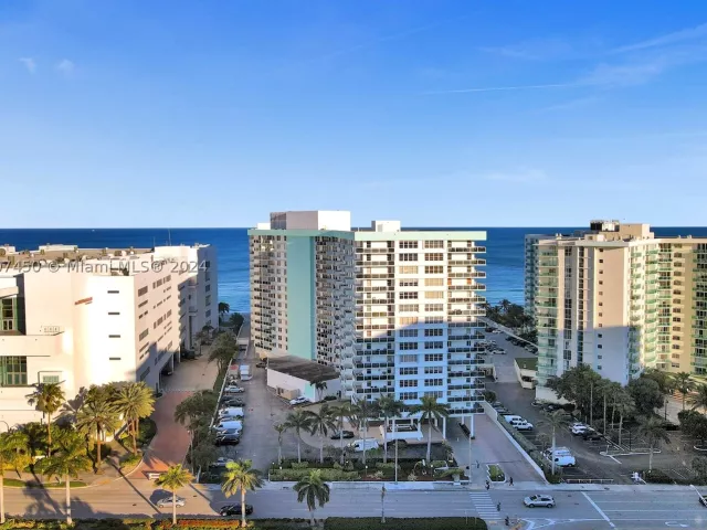 2-bedroom condo for rent in Hollywood - 3725 S OCEAN DR 1506 - MondialRealty