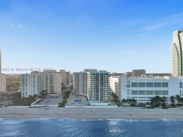 2-bedroom condo for rent in Hollywood - 3725 S OCEAN DR 1506 - MondialRealty