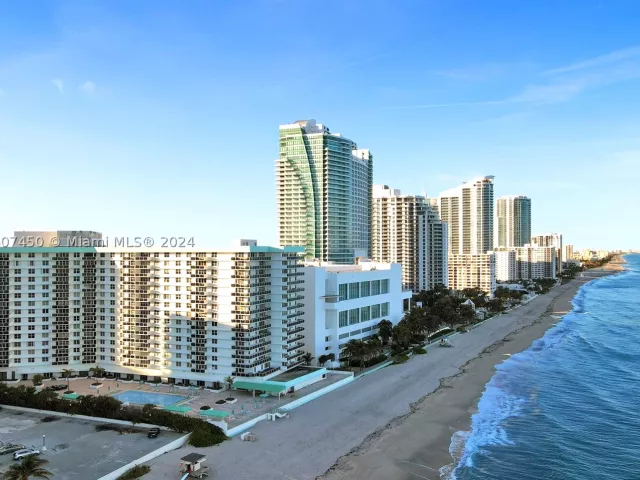 2-bedroom condo for rent in Hollywood - 3725 S OCEAN DR 1506 - MondialRealty