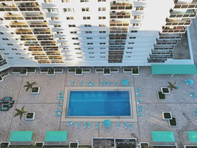 2-bedroom condo for rent in Hollywood - 3725 S OCEAN DR 1506 - MondialRealty
