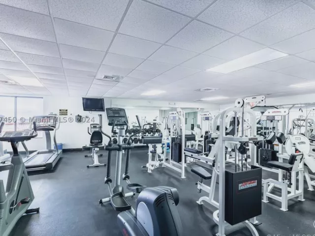 2-bedroom condo for rent in Hollywood - 3725 S OCEAN DR 1506 - MondialRealty
