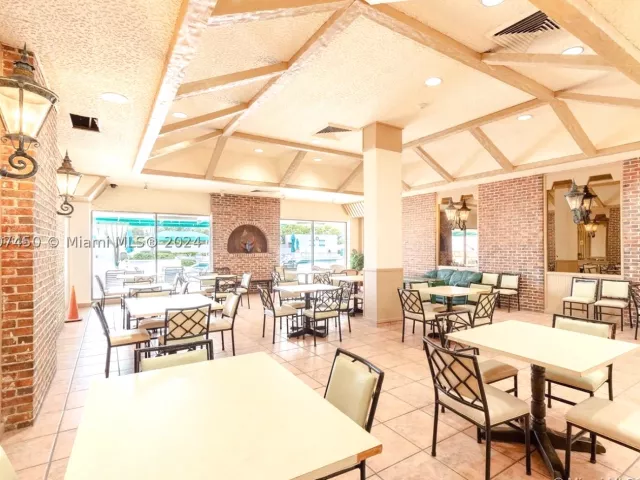 2-bedroom condo for rent in Hollywood - 3725 S OCEAN DR 1506 - MondialRealty