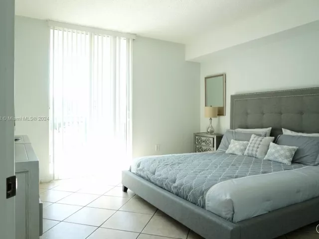 Apartment for rent  Unit #606 - photo 5777609