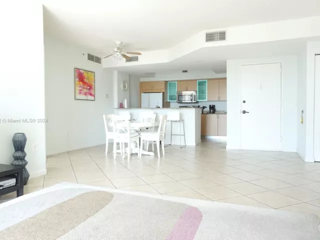 Apartment for rent  Unit #606 - photo 5777613