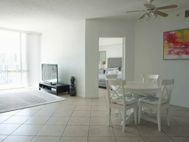 Apartment for rent  Unit #606 - photo 5777614