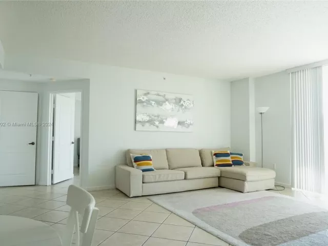 Apartment for rent  Unit #606 - photo 5777615