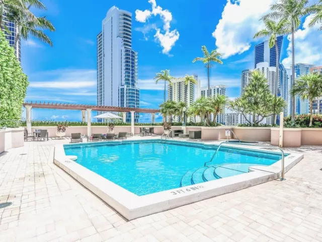 Apartment for rent  Unit #606 - photo 5777616