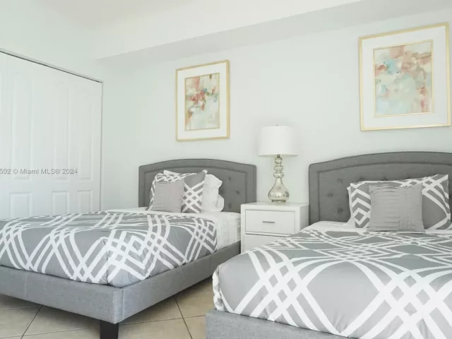 Apartment for rent  Unit #606 - photo 5777603