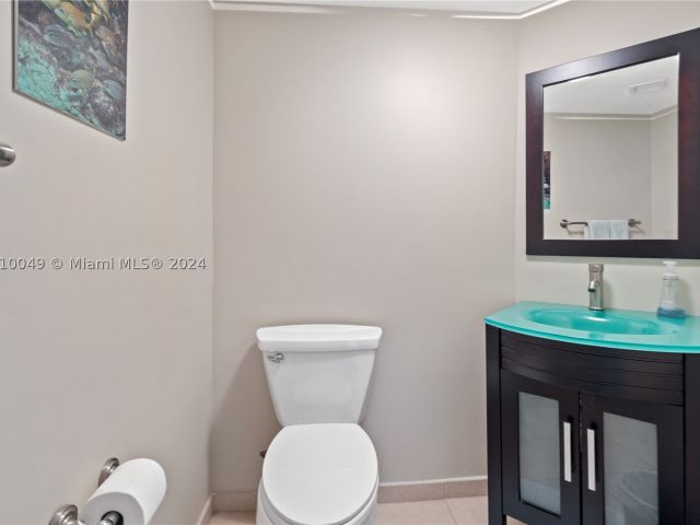 2-bedroom condo for rent in Sunny Isles Beach - 16699 Collins Ave 1201 - MondialRealty