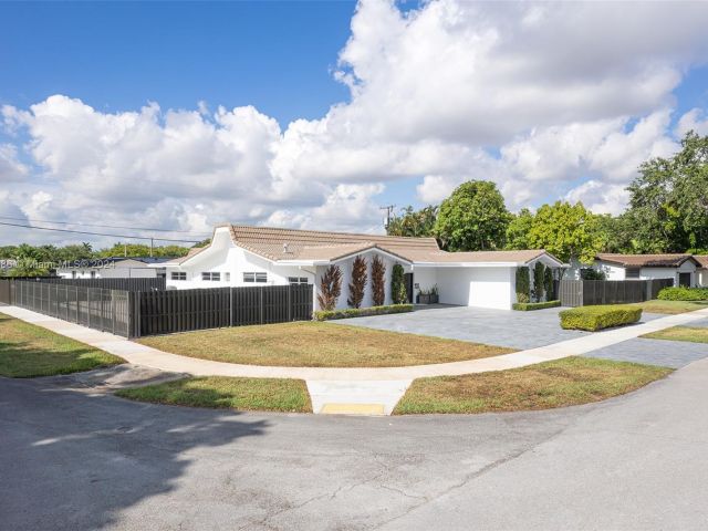 Home for sale at 2120 NE 204th St - photo 5949767