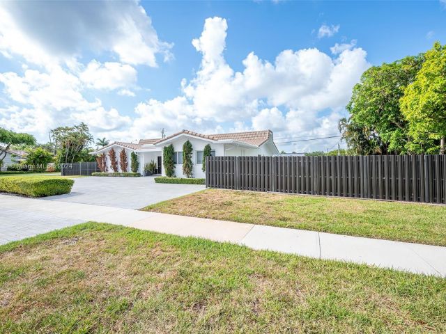 Home for sale at 2120 NE 204th St - photo 5949768