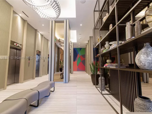 2-bedroom condo for sale in Hollywood -  - MondialRealty