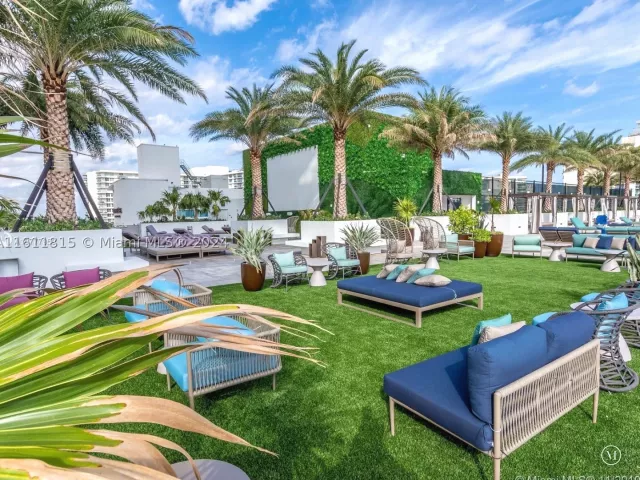 2-bedroom condo for sale in Hollywood -  - MondialRealty