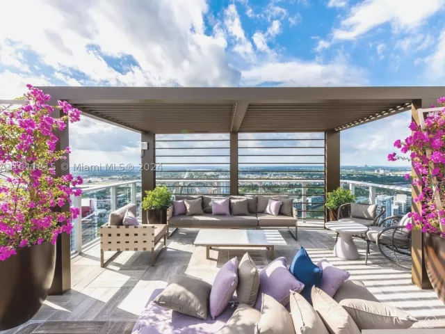 2-bedroom condo for sale in Hollywood -  - MondialRealty