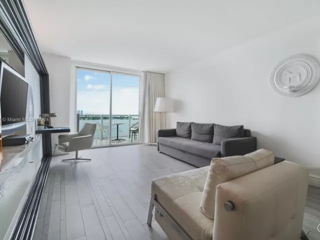 2-bedroom condo for sale in Miami Beach - 1100 West Ave 1626 - MondialRealty