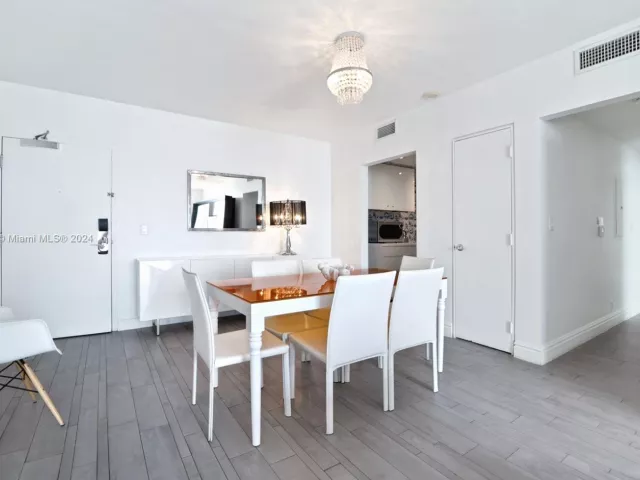 2-bedroom condo for sale in Miami Beach - 1100 West Ave 1626 - MondialRealty