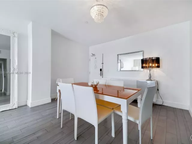 2-bedroom condo for sale in Miami Beach - 1100 West Ave 1626 - MondialRealty