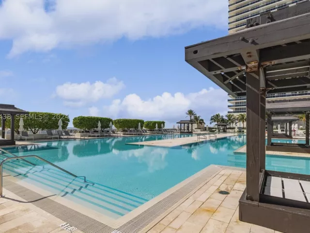 1-bedroom condo for sale in Hallandale Beach - 1830 S OCEAN DR 4409 - MondialRealty