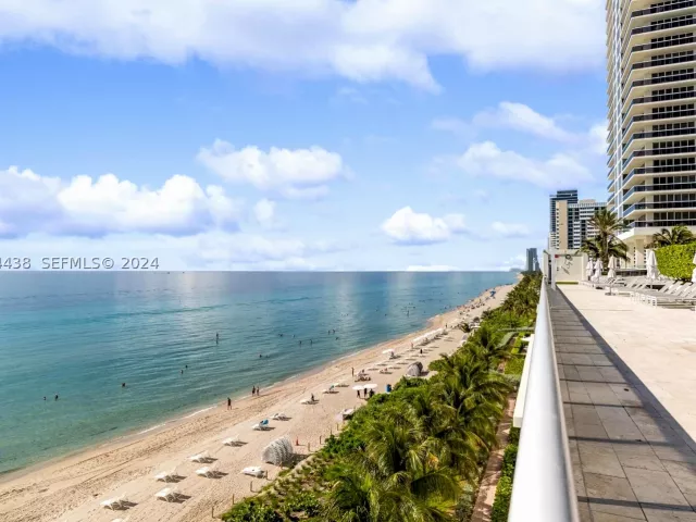 1-bedroom condo for sale in Hallandale Beach - 1830 S OCEAN DR 4409 - MondialRealty