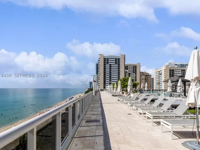 1-bedroom condo for sale in Hallandale Beach - 1830 S OCEAN DR 4409 - MondialRealty