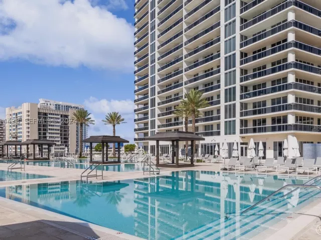 1-bedroom condo for sale in Hallandale Beach - 1830 S OCEAN DR 4409 - MondialRealty