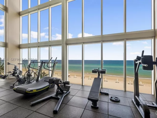 1-bedroom condo for sale in Hallandale Beach - 1830 S OCEAN DR 4409 - MondialRealty