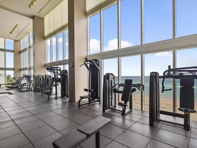 1-bedroom condo for sale in Hallandale Beach - 1830 S OCEAN DR 4409 - MondialRealty