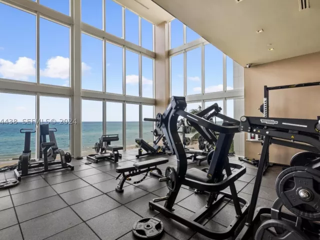 1-bedroom condo for sale in Hallandale Beach - 1830 S OCEAN DR 4409 - MondialRealty