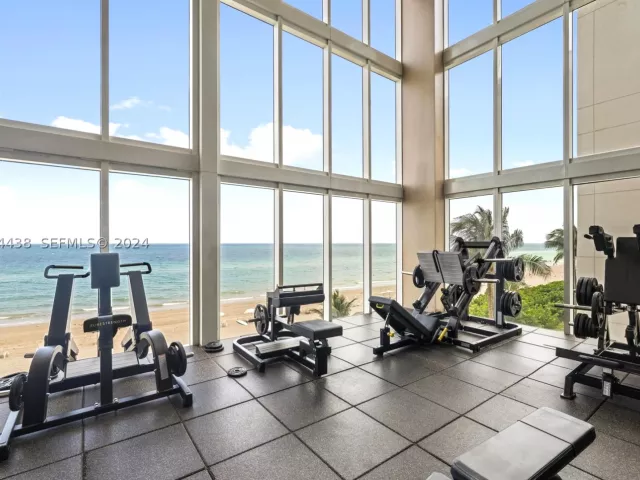 1-bedroom condo for sale in Hallandale Beach - 1830 S OCEAN DR 4409 - MondialRealty
