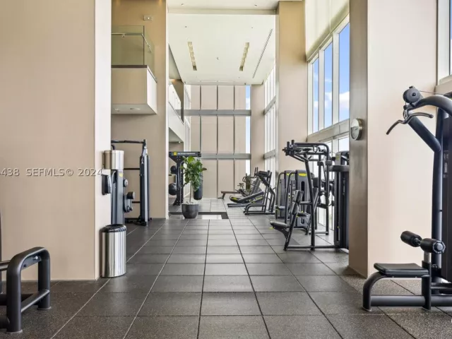 1-bedroom condo for sale in Hallandale Beach - 1830 S OCEAN DR 4409 - MondialRealty