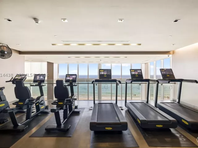 1-bedroom condo for sale in Hallandale Beach - 1830 S OCEAN DR 4409 - MondialRealty