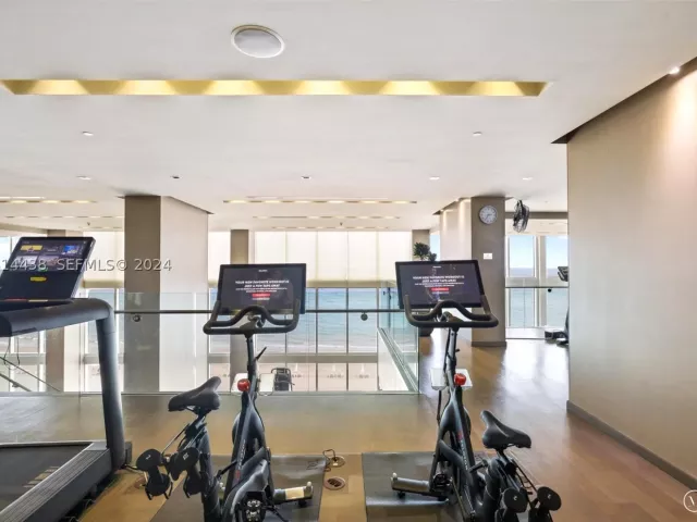 1-bedroom condo for sale in Hallandale Beach - 1830 S OCEAN DR 4409 - MondialRealty